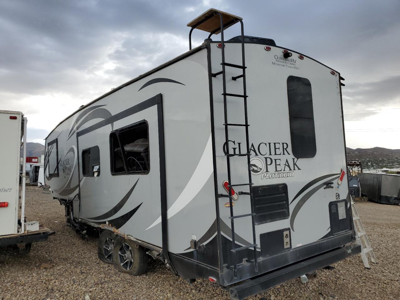 Lot #3282767295 2016 GLAICER FIFTH WHEEL