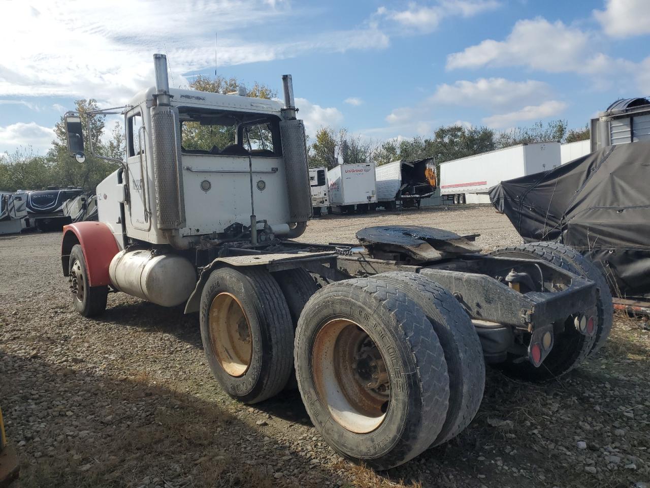 Lot #3298314137 2005 PETERBILT TRACTOR 378