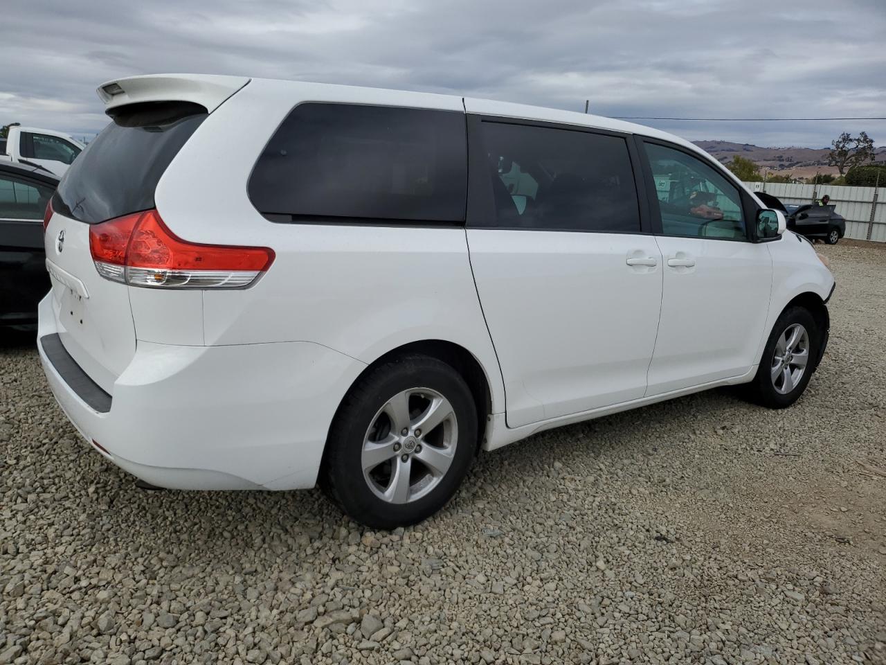TOYOTA SIENNA BASE