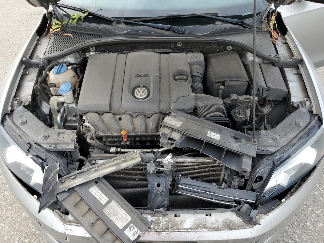 VOLKSWAGEN PASSAT SE