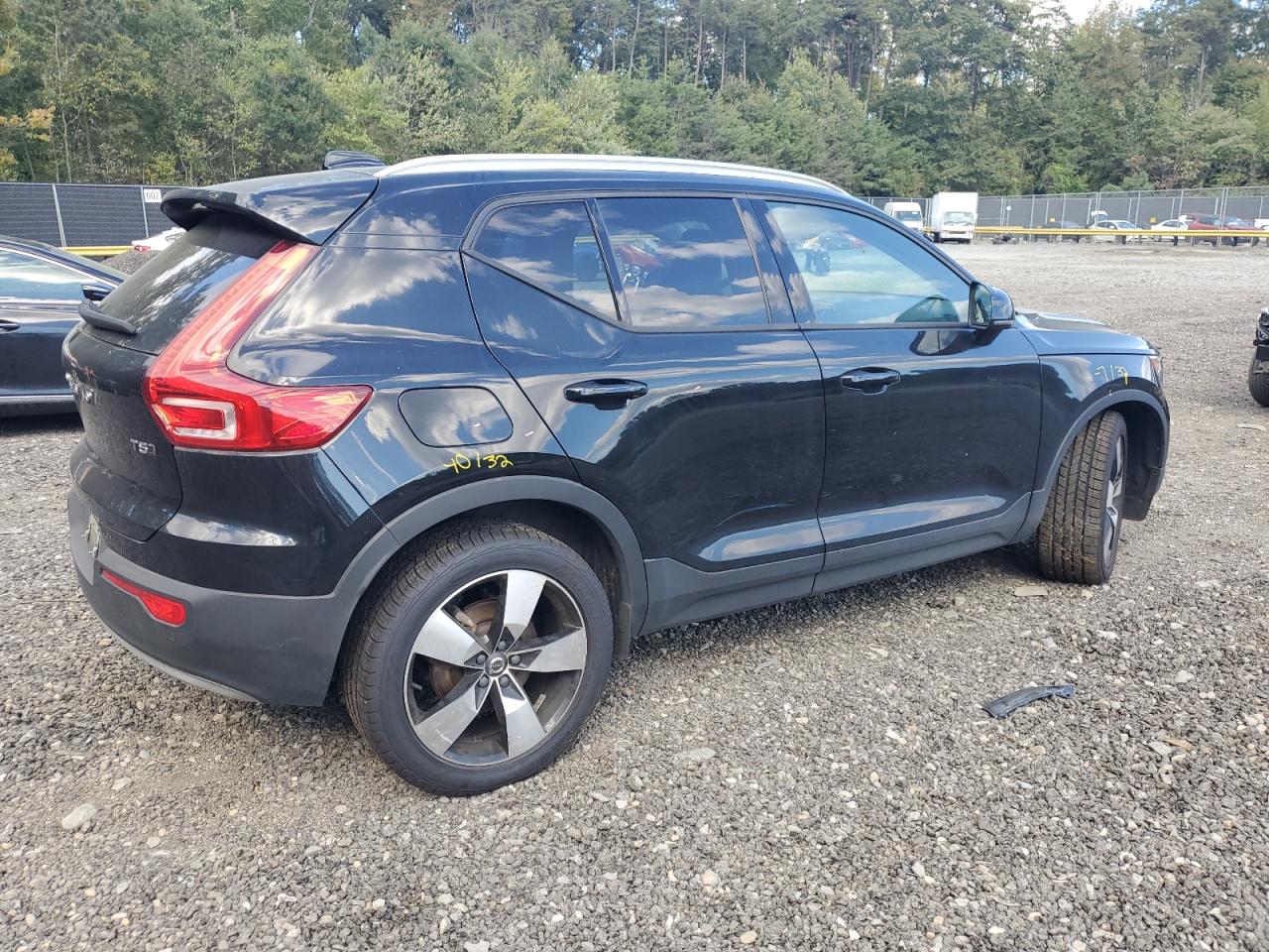 VOLVO XC40 T5 MOMENTUM