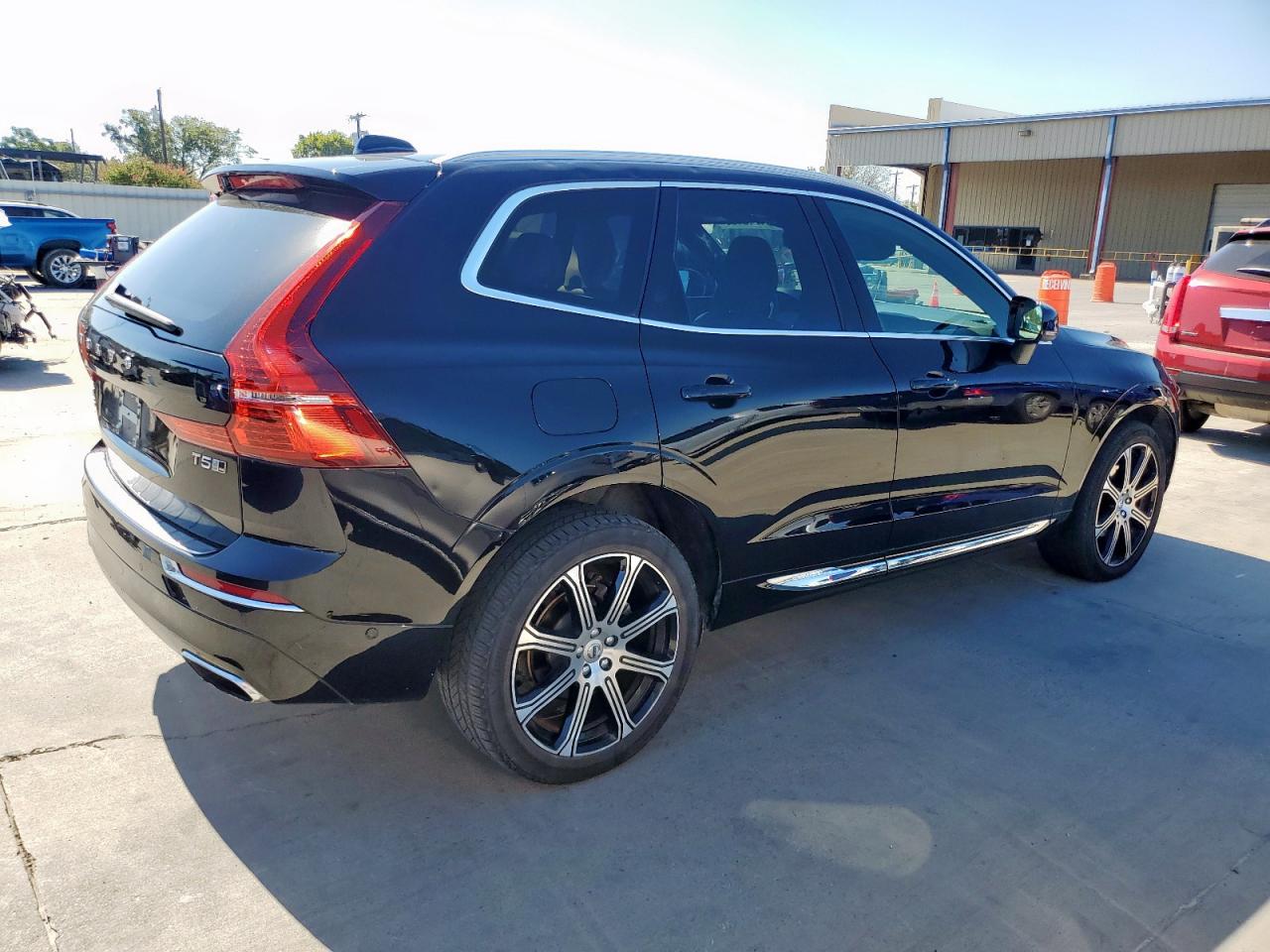 VOLVO XC60 T5 INSCRIPTION