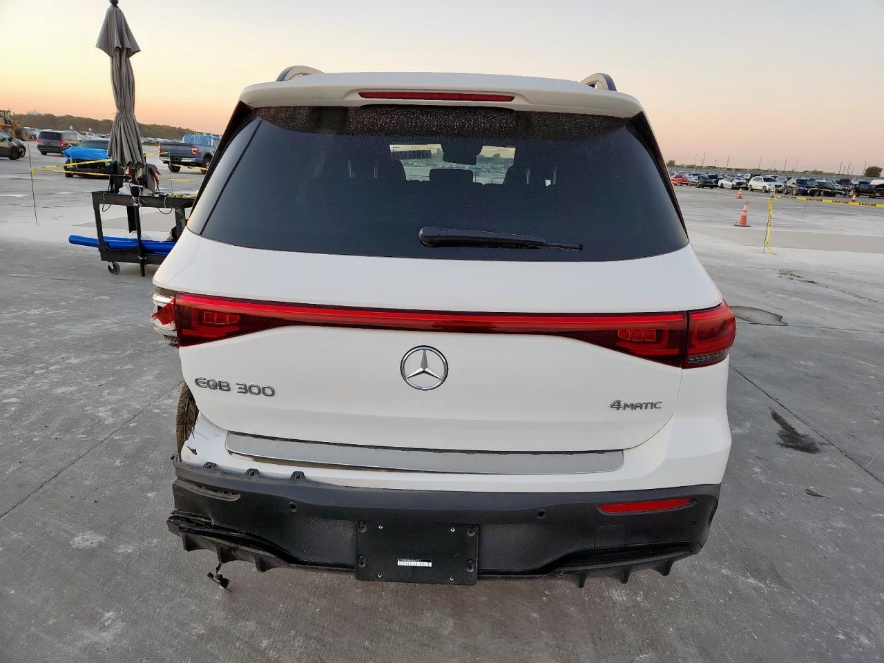 MERCEDES-BENZ EQB 300 4MATIC