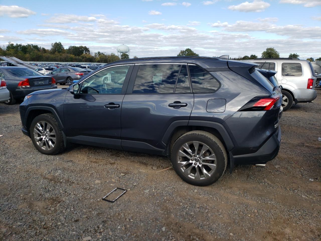 TOYOTA RAV4 XLE PREMIUM