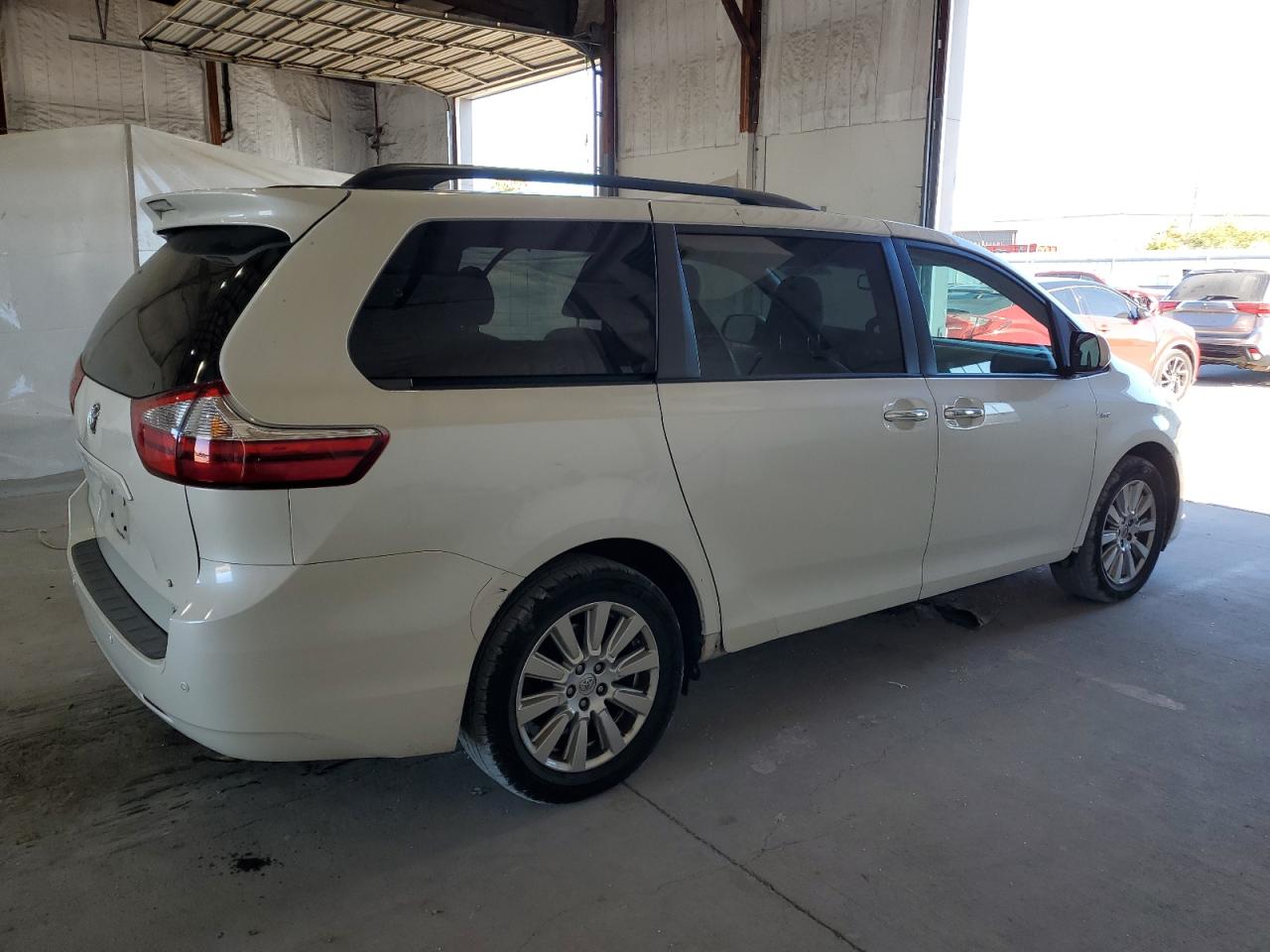 TOYOTA SIENNA XLE