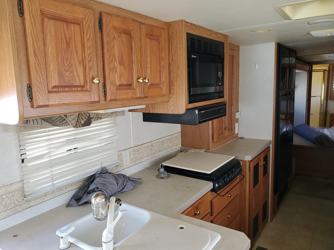 Lot #3291221977 2002 WORKHORSE CUSTOM CHASSIS MOTORHOME