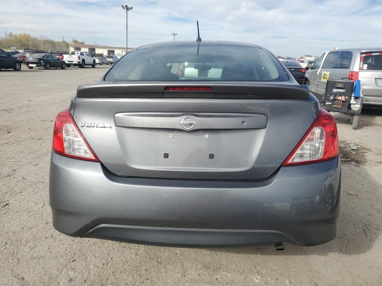 NISSAN VERSA S