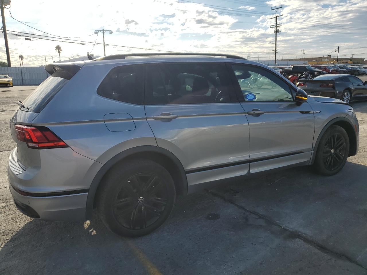 VOLKSWAGEN TIGUAN SE R-LINE BLACK