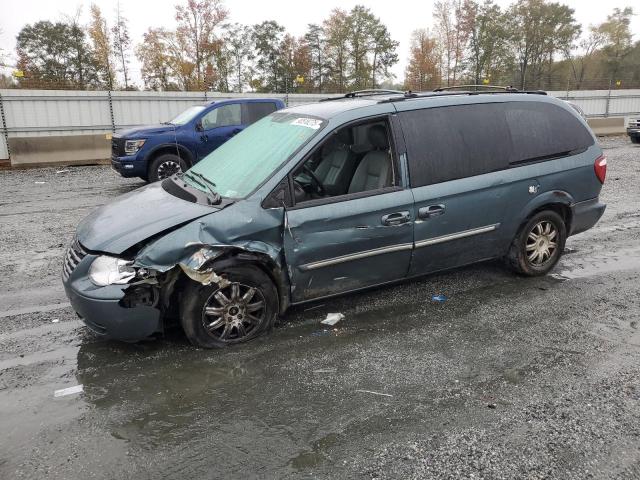 Global Auto Auctions: 2005 CHRYSLER TOWN & COU