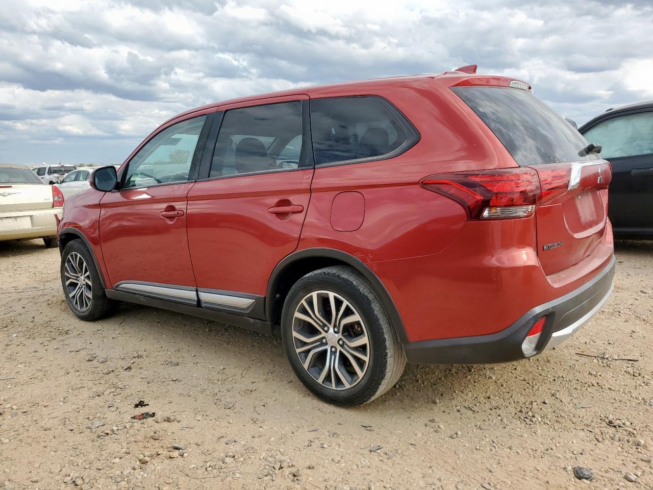 MITSUBISHI OUTLANDER SE