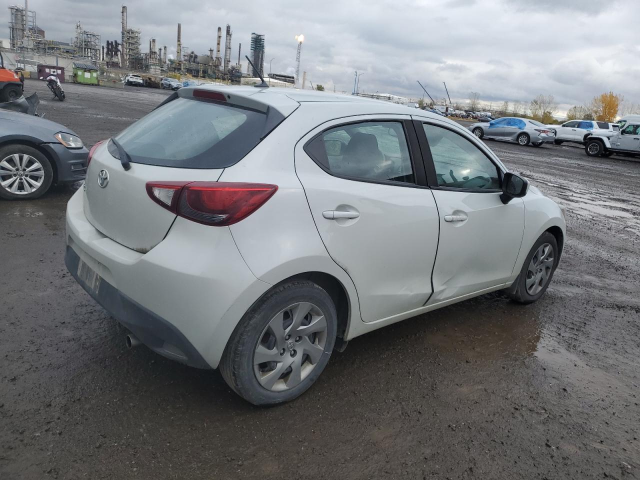 TOYOTA YARIS LE