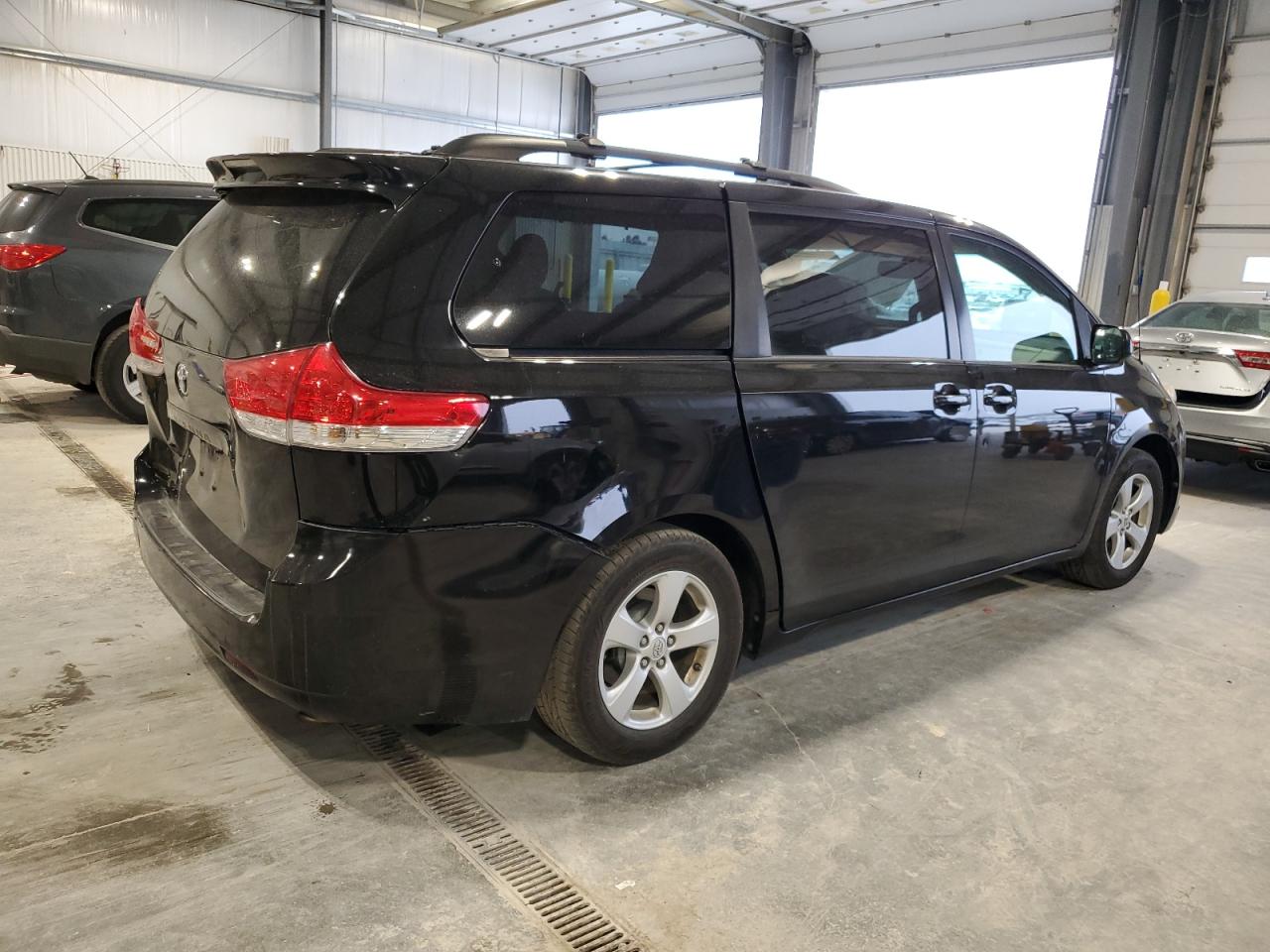 Lot #3284015811 2013 TOYOTA SIENNA LE