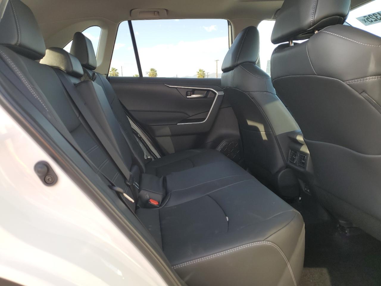 TOYOTA RAV4 XLE PREMIUM