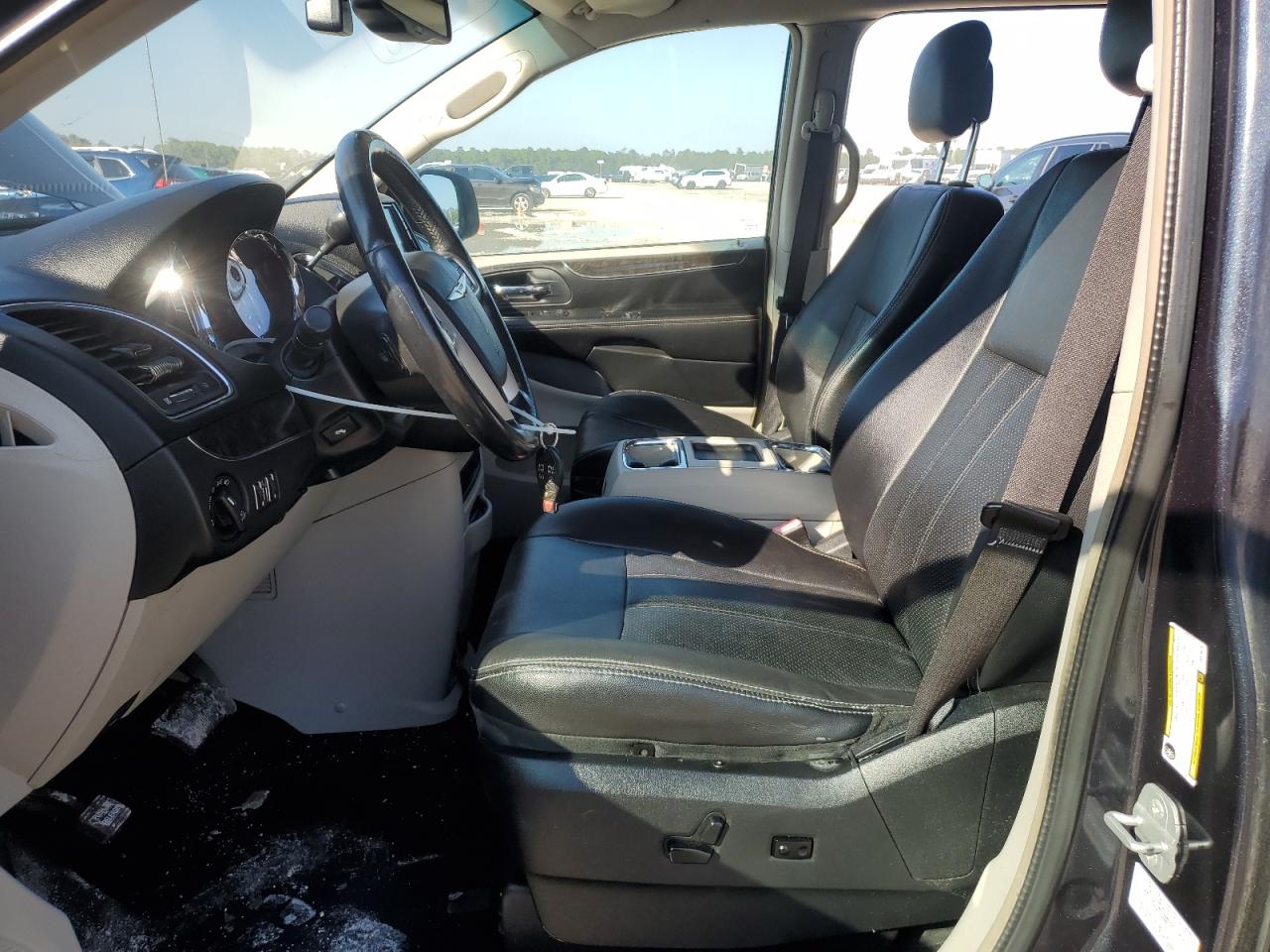 CHRYSLER TOWN & COUNTRY TOURING L