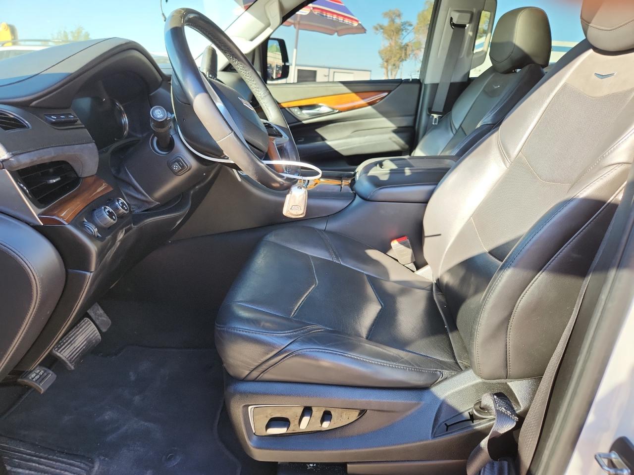 CADILLAC ESCALADE LUXURY