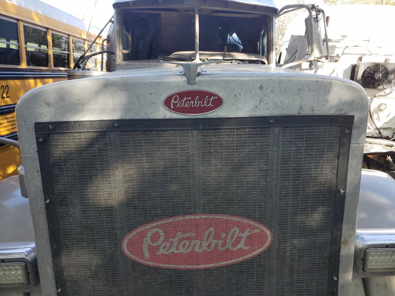 Lot #3285102396 2006 PETERBILT TRACTOR 379