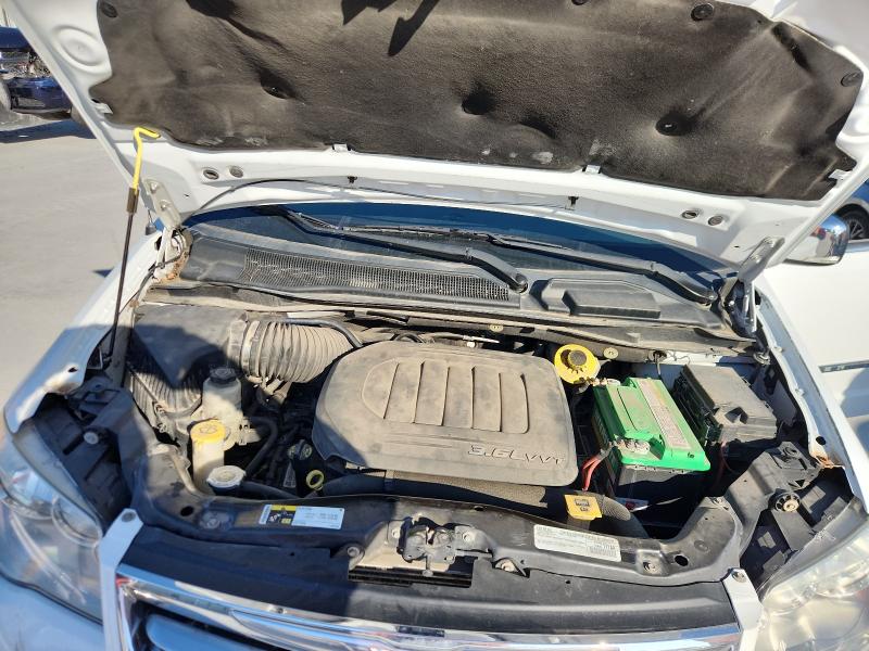 2015 CHRYSLER TOWN & COU 2C4RC1JG8FR743343