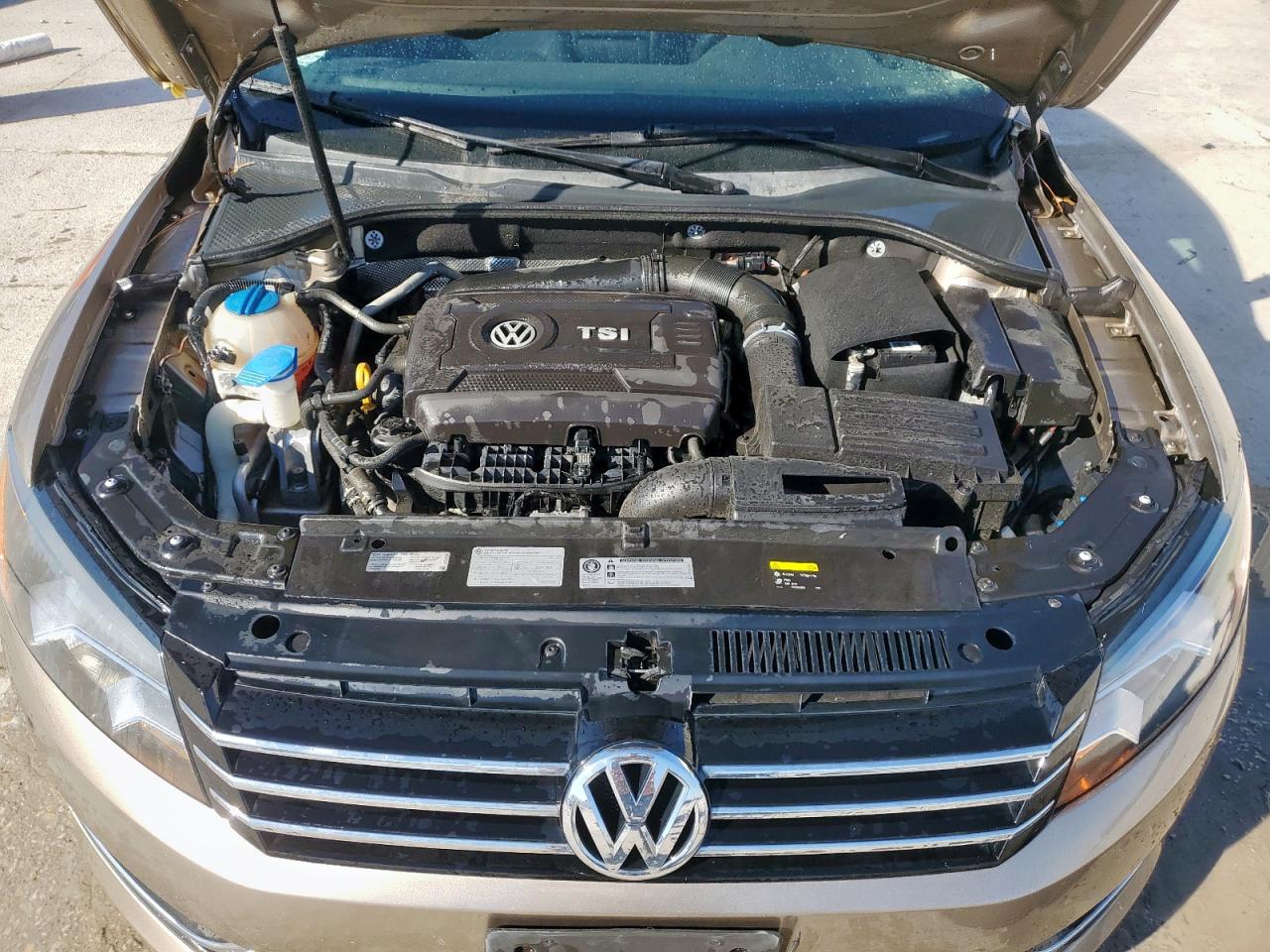 VOLKSWAGEN PASSAT SE