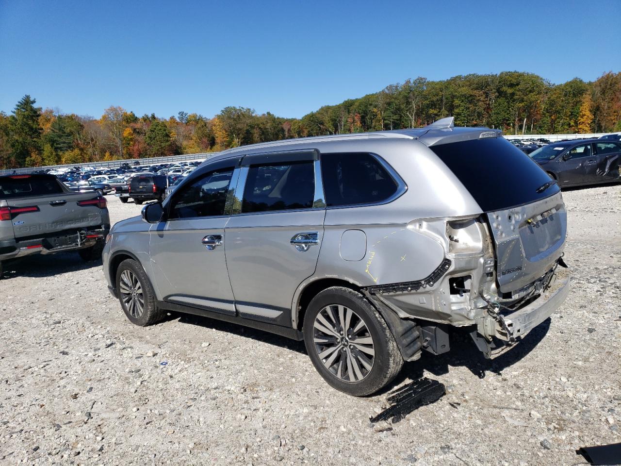 MITSUBISHI OUTLANDER SE