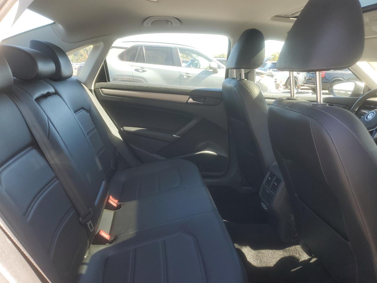 VOLKSWAGEN PASSAT SE