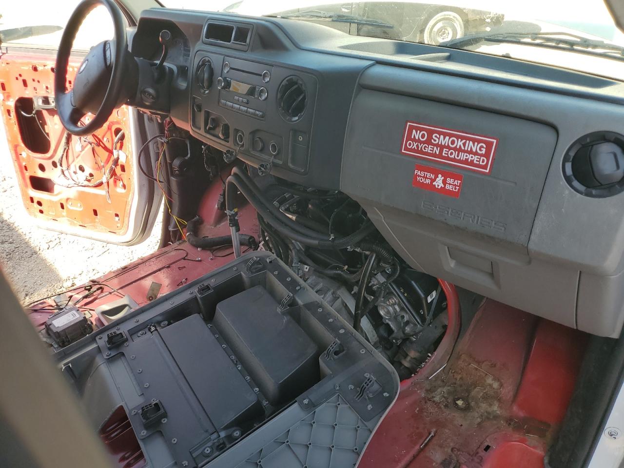 FORD ECONOLINE E450 SUPER DUTY CUTAWAY VAN