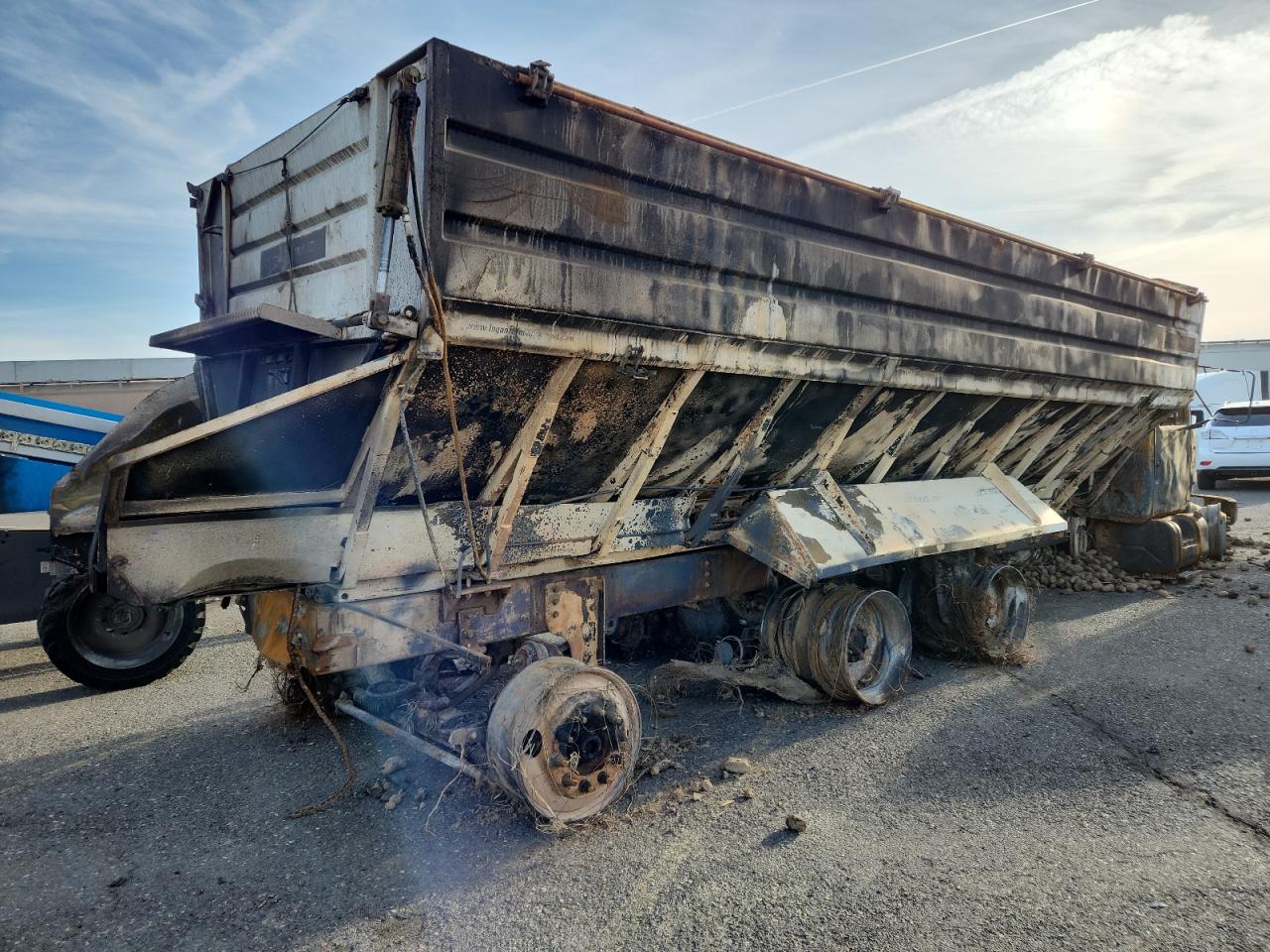 Lot #3282699288 1999 INTERNATIONAL 4000 4900