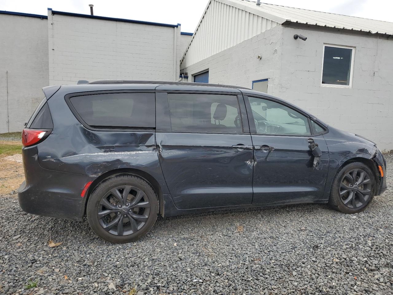 CHRYSLER PACIFICA TOURING L