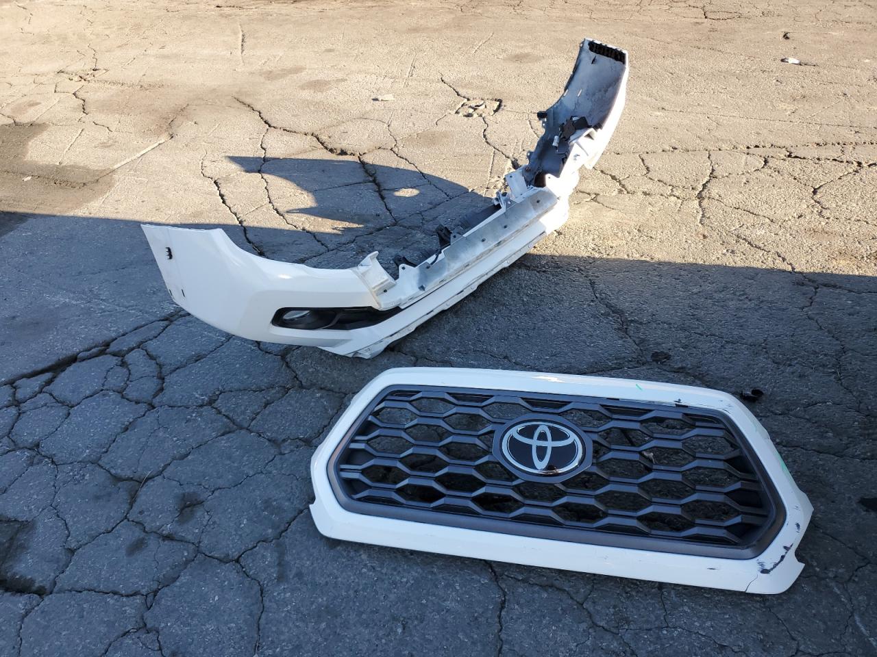 Lot #3319015448 2021 TOYOTA TACOMA DOU