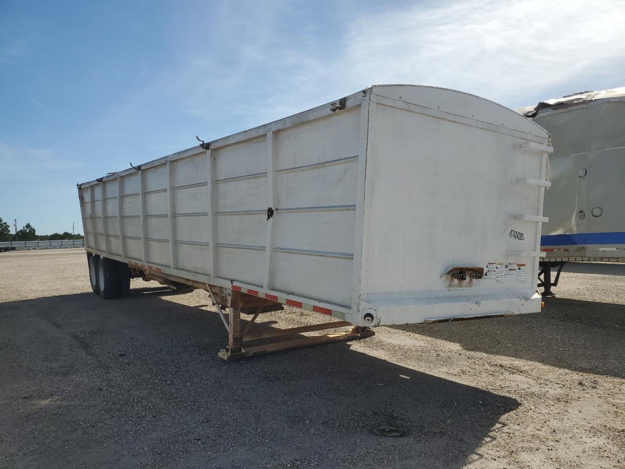 Lot #3301709361 2010 KBH HOPPER