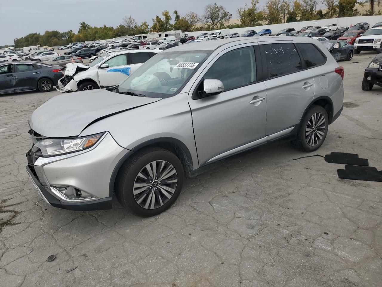 MITSUBISHI OUTLANDER SE