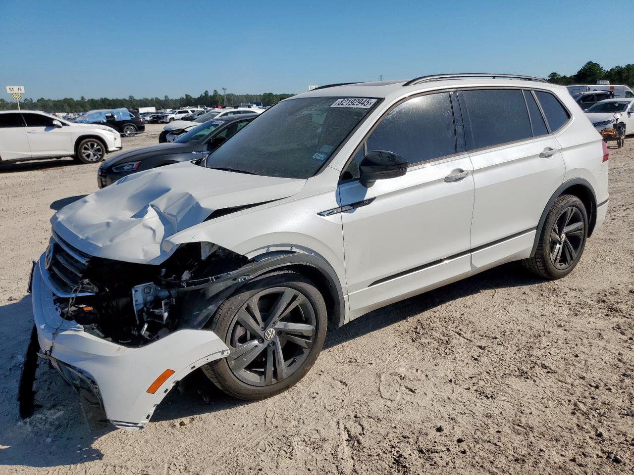 VOLKSWAGEN TIGUAN SE R-LINE BLACK