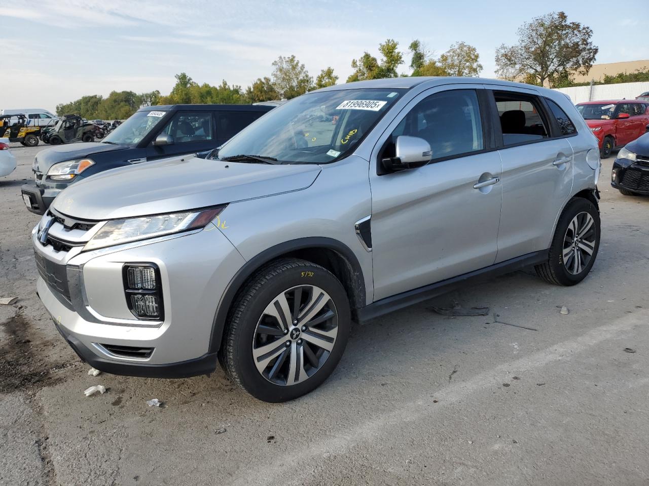 MITSUBISHI OUTLANDER SE