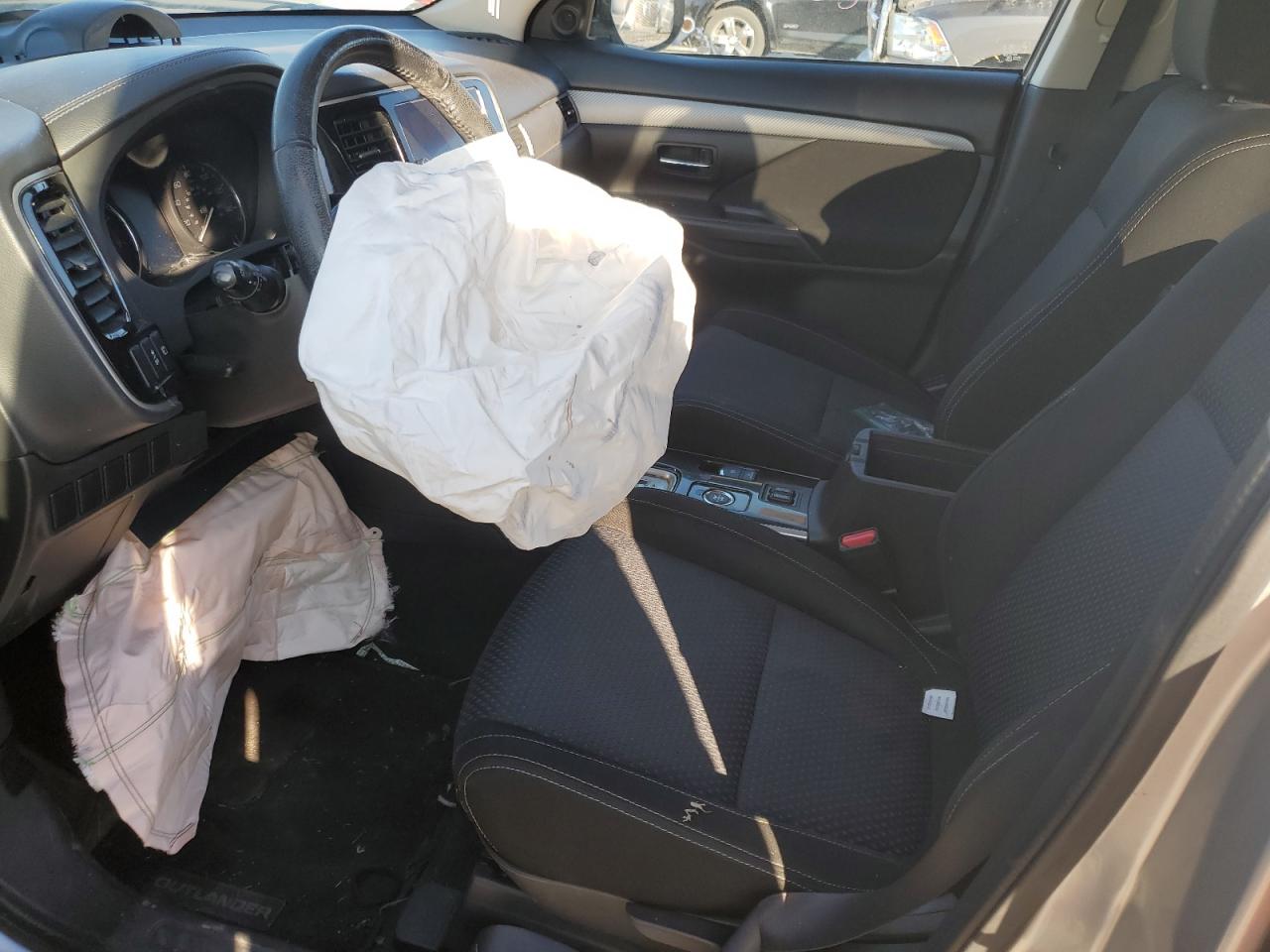 MITSUBISHI OUTLANDER SE