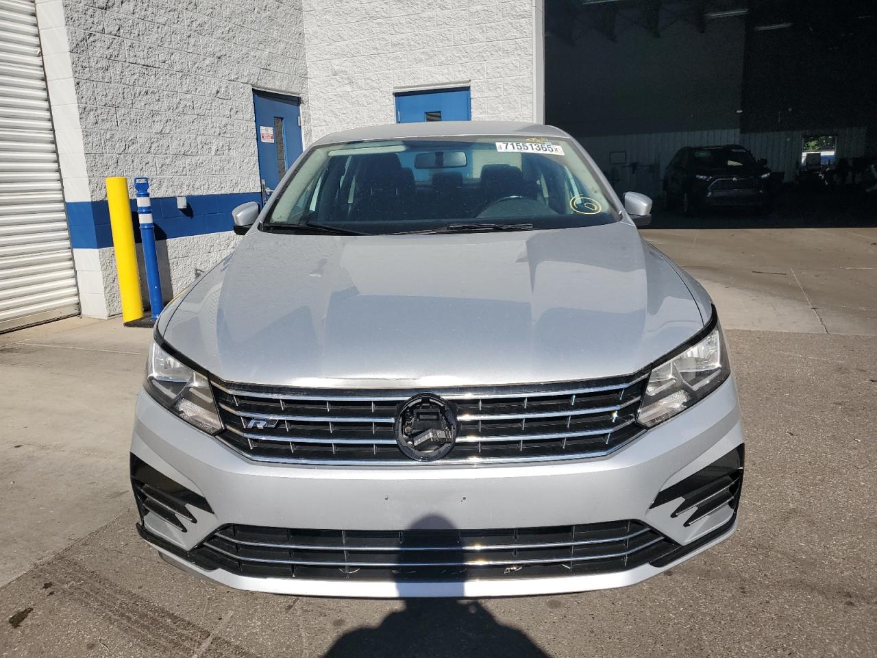 VOLKSWAGEN PASSAT R-LINE