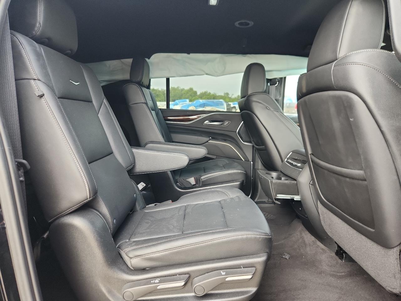 CADILLAC ESCALADE ESV LUXURY