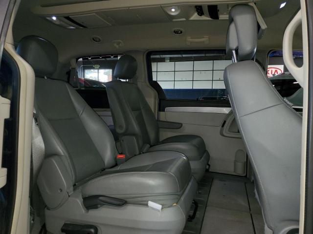 2011 VOLKSWAGEN ROUTAN SE - 2V4RW3DG0BR766825