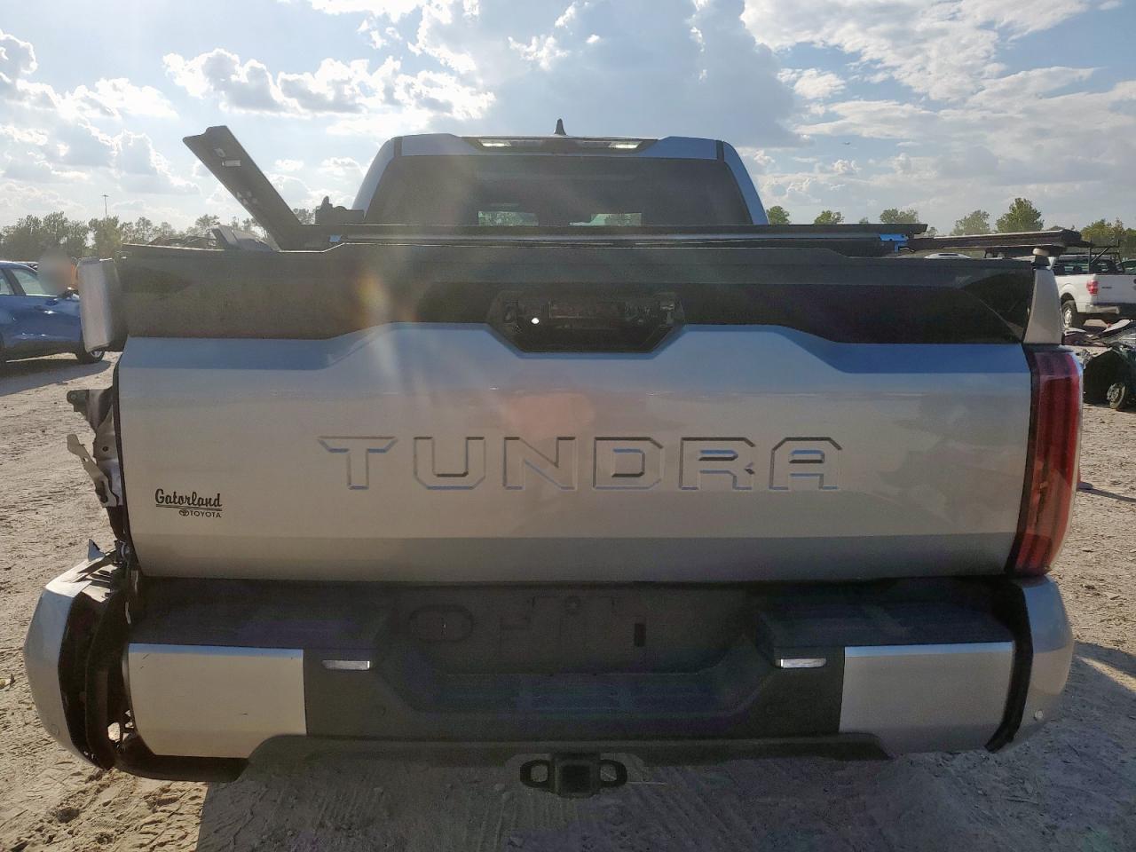 TOYOTA TUNDRA CREWMAX PLATINUM