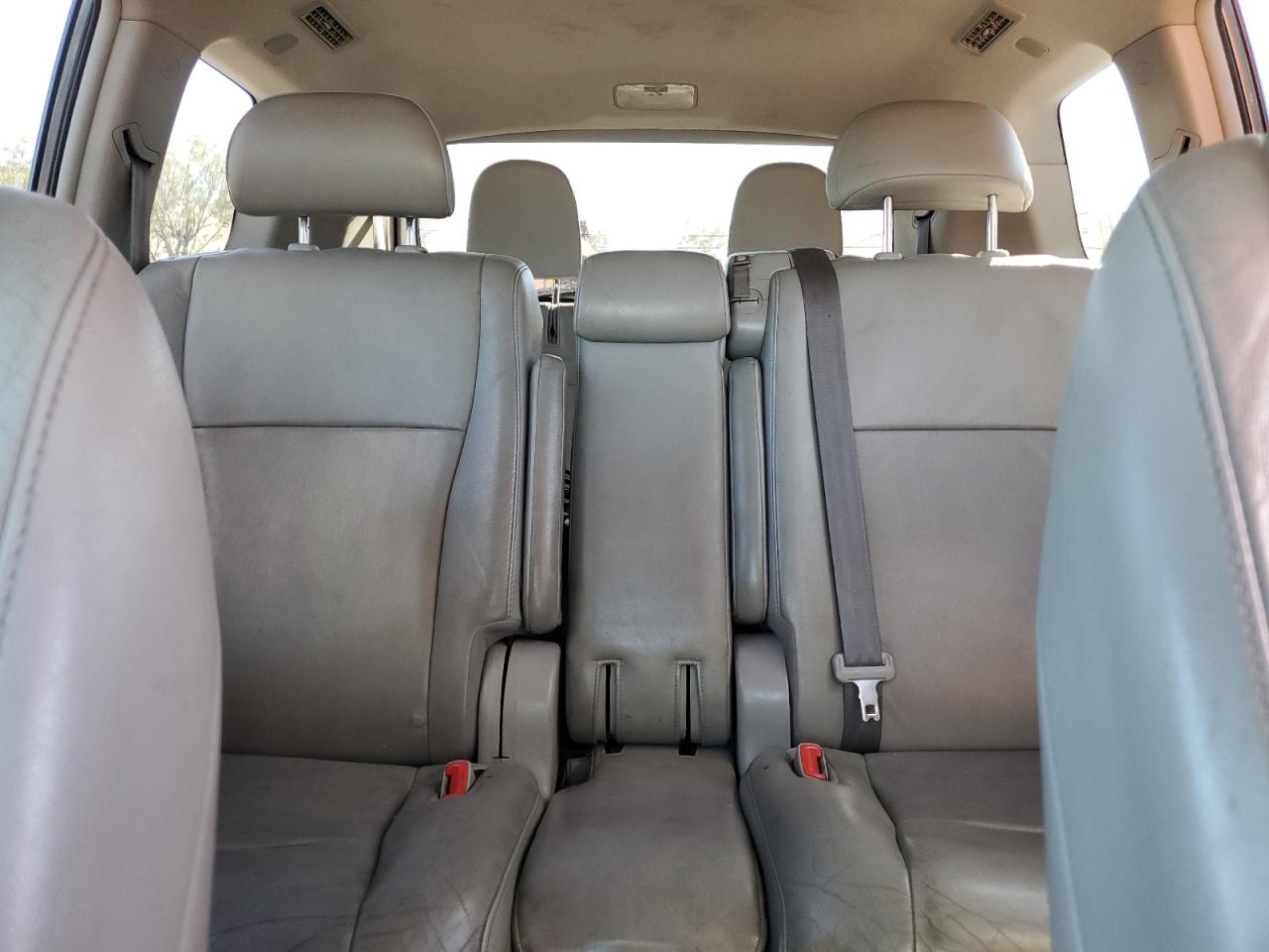 TOYOTA HIGHLANDER BASE