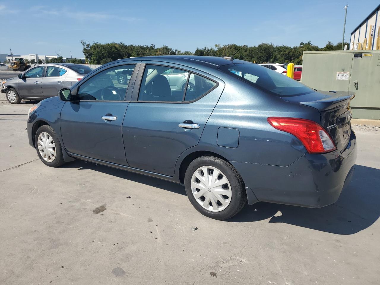 NISSAN VERSA S