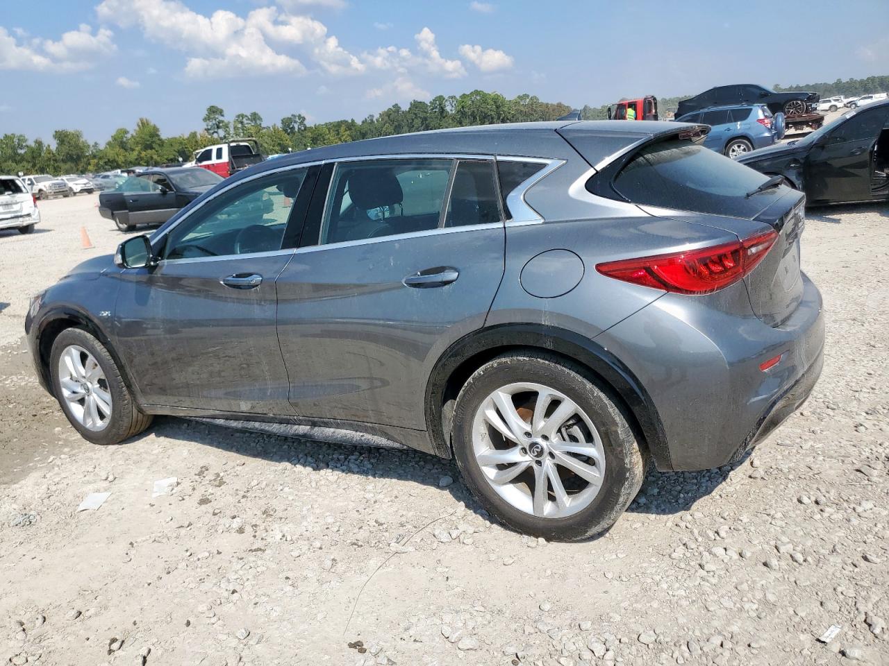 INFINITI QX30 BASE