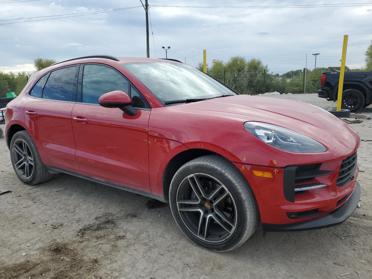 PORSCHE MACAN