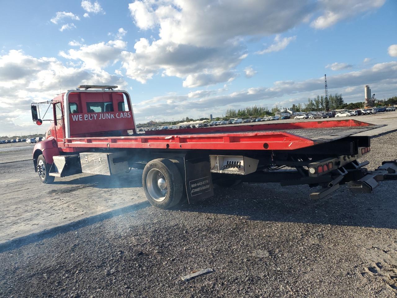 Lot #3284626334 2010 KENWORTH CONSTRUCTI