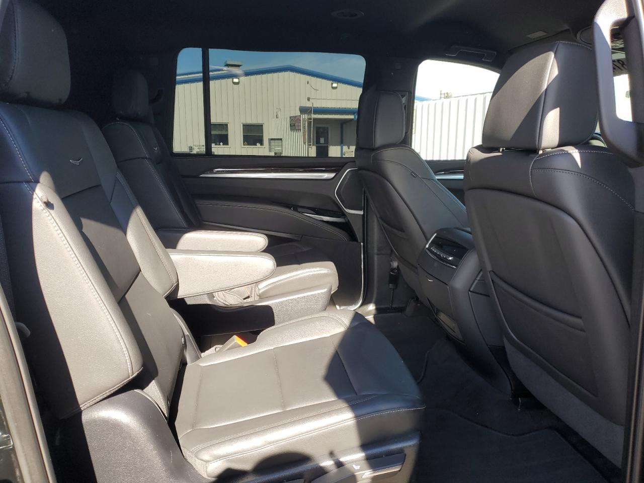 CADILLAC ESCALADE ESV LUXURY