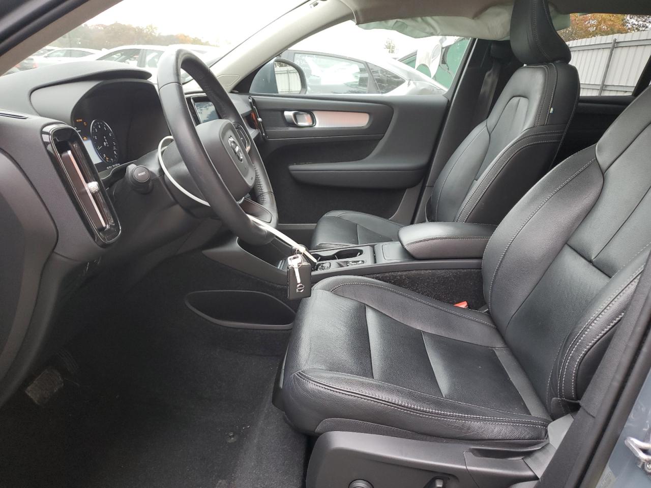 VOLVO XC40 T5 MOMENTUM