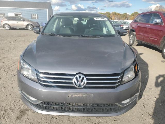 2015 VOLKSWAGEN PASSAT S - 1VWAT7A35FC111659