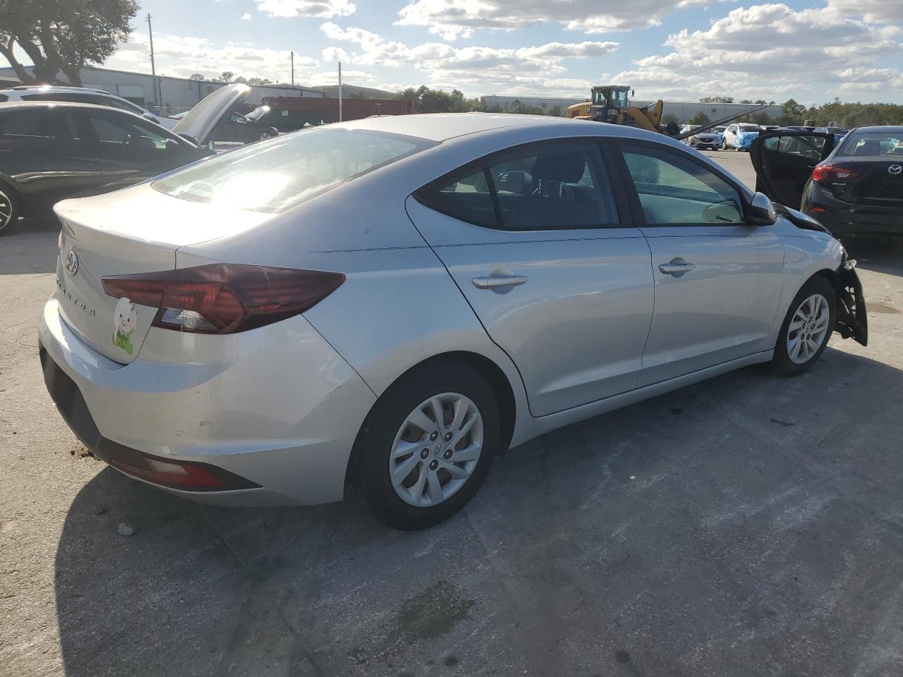 HYUNDAI ELANTRA SE