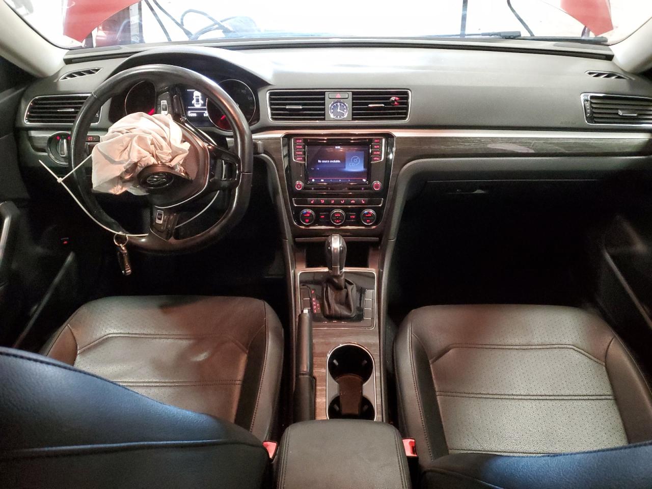 VOLKSWAGEN PASSAT SE