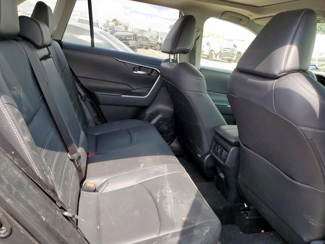 TOYOTA RAV4 XLE PREMIUM