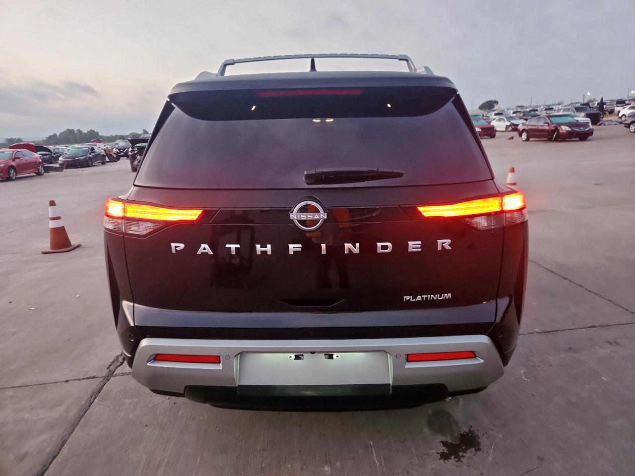 NISSAN PATHFINDER PLATINUM