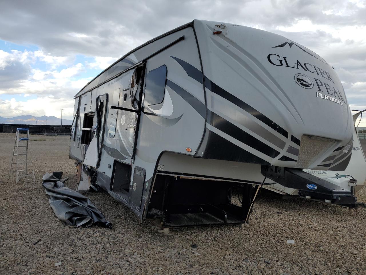 Lot #3282767295 2016 GLAICER FIFTH WHEEL